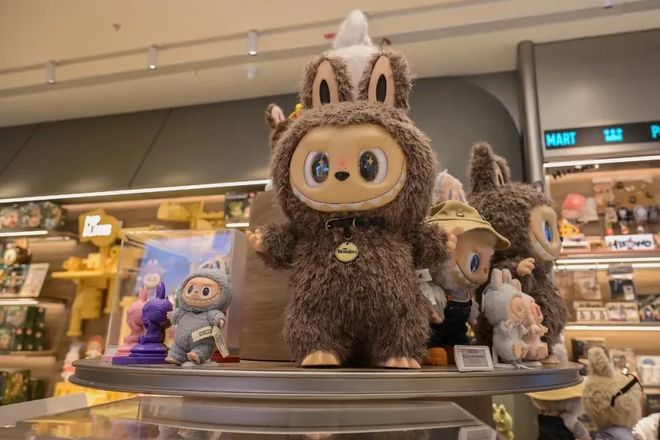 见卡牌泡泡玛特想做Z世代的硬通货pg电子